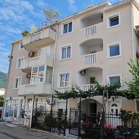 Hibiscus Guest House Budva Bagian luar foto